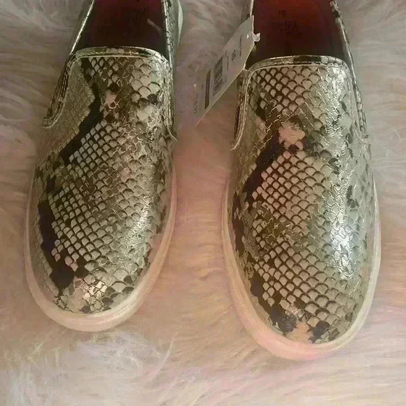 Snake Prink Slip Ons - Picture 3 of 6